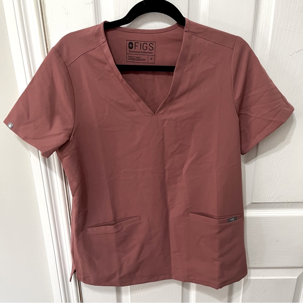FIGS Casma 3-Pocket Scrub Top Mauve